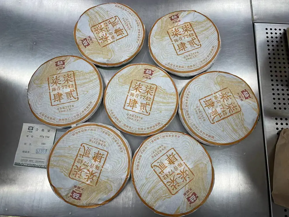 陕西回收大益普洱茶2015年生茶熟茶图2